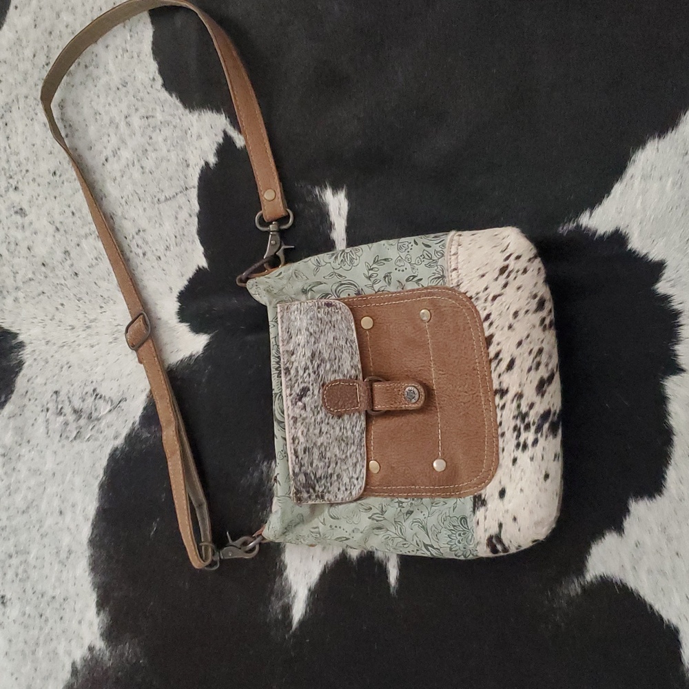 Crossbody cowhide Myra bag - Picture 1 of 6